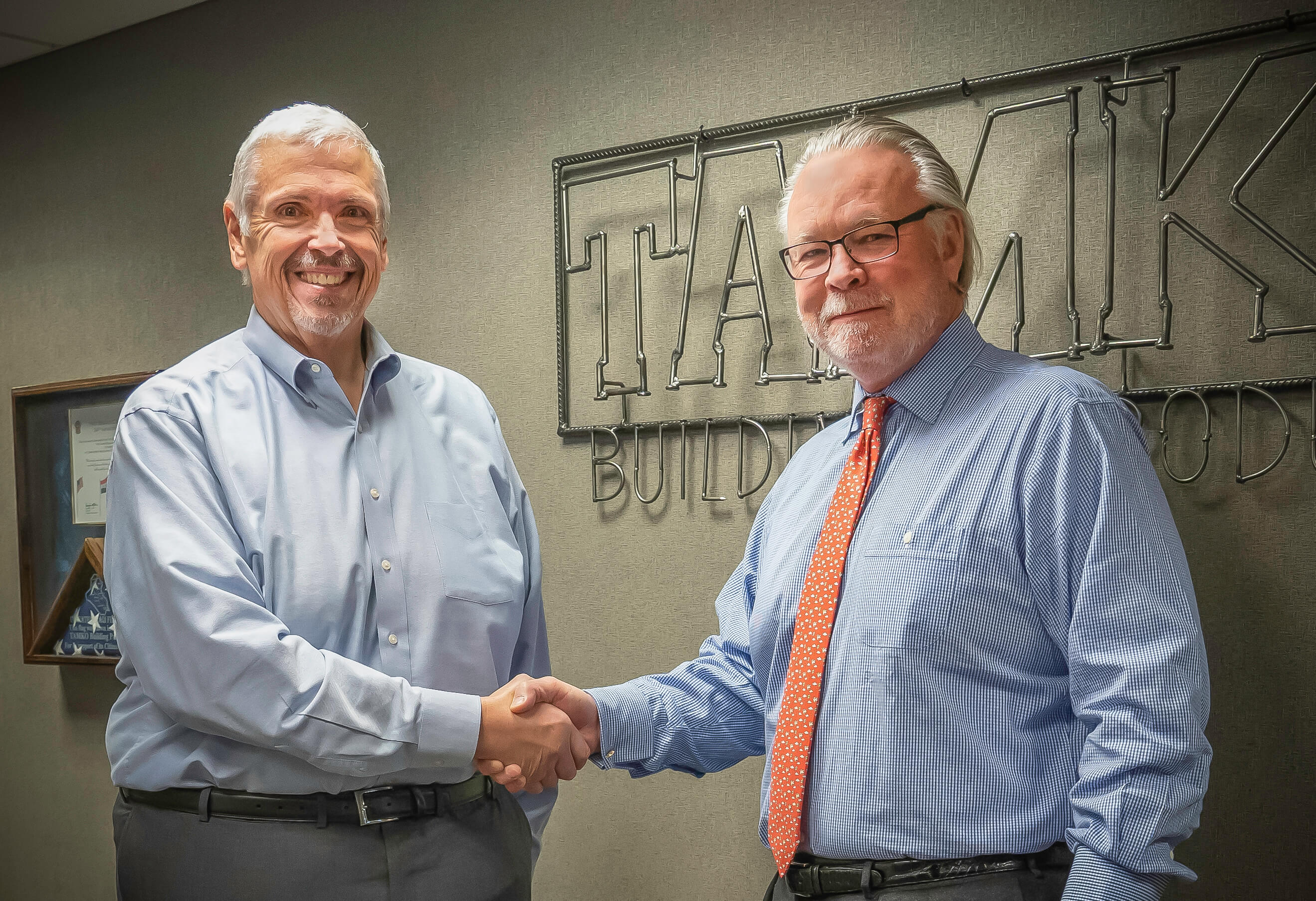 David Humphreys congratulates Art Weiss