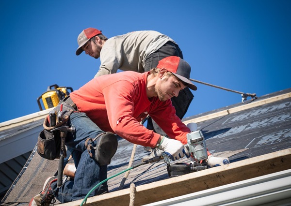 Mayberry Construction and TAMKO - #GivingTuesday - Installing Shingles Mayberry Construction and TAMKO - #GivingTuesday - Installing Shingles
